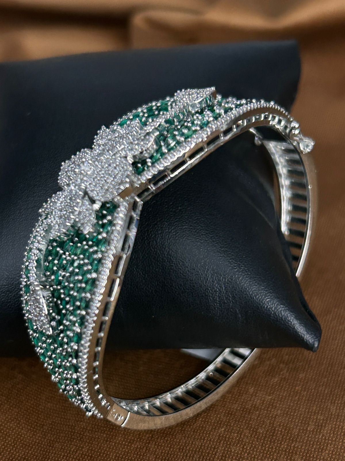 Emerald Green Floral Diamond Look Openable Bracelet